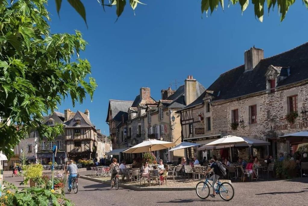 Grande Maison De Ville Entre Terre Et Mer Malestroit Bagian luar foto